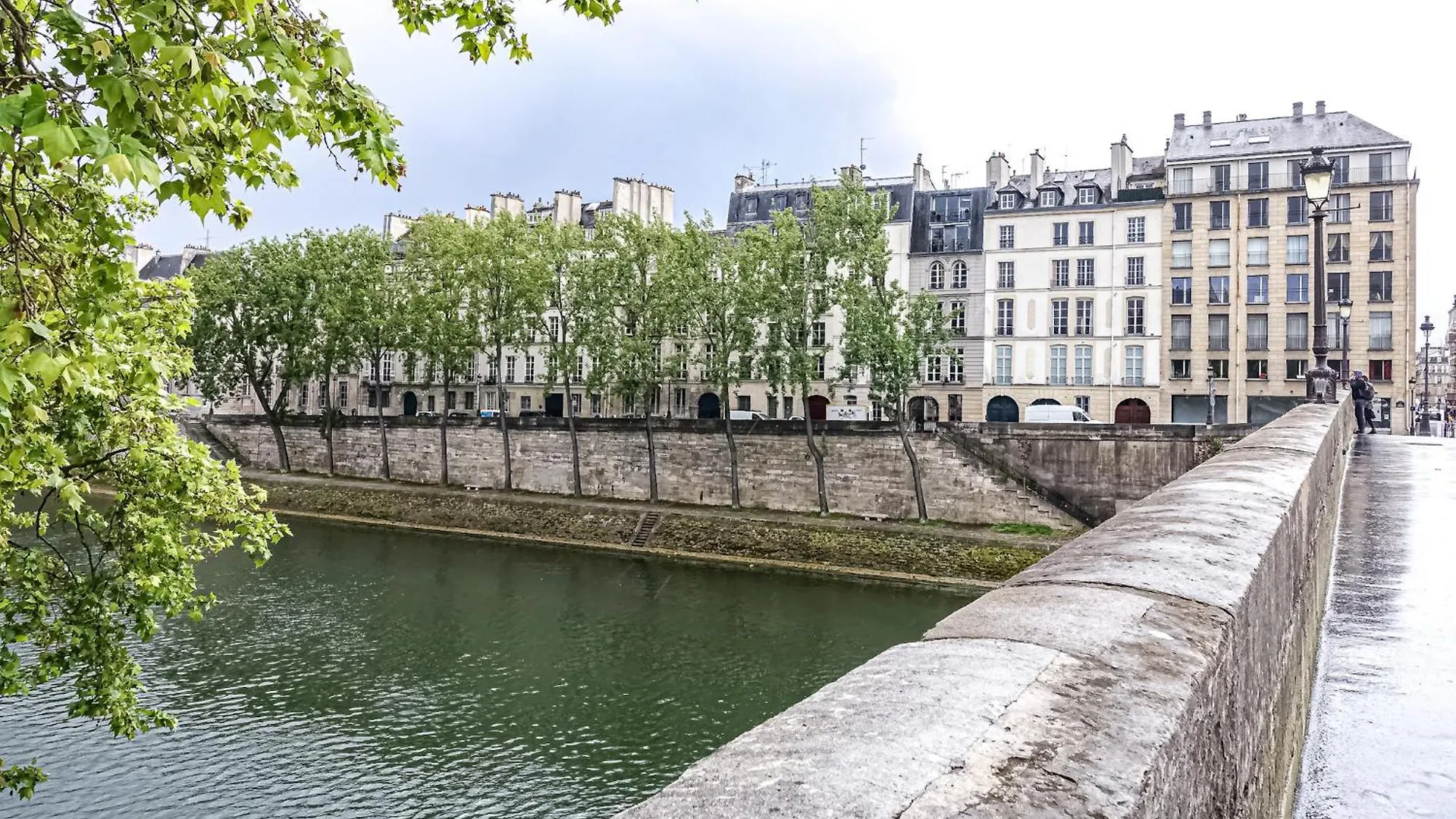 アパート Ile Saint-louis パリ